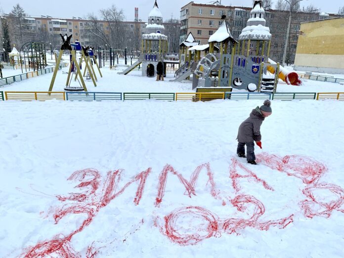 Мероприятие «Порисуем на снегу» прошло на площадке у ДК «Металлург»
