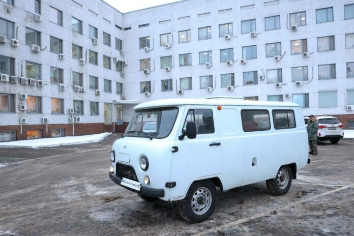 Подольские единороссы передали нашим разведчикам автомобиль УАЗ и запчасти для него