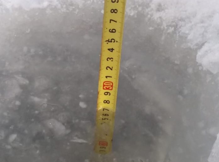 О толщине льда на Пахре 11 февраля