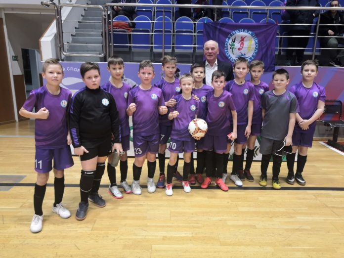 Команда спортшколы «Весна» лидирует в областном первенстве по мини-футболу