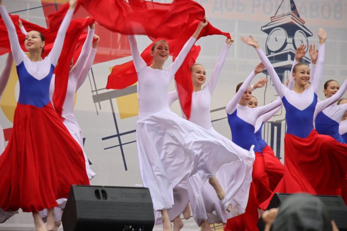 Состоялся концерт на площади имени генерала Еремеева в честь Дня города