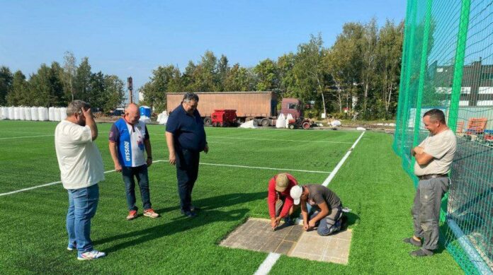 Депутат Олег Паскарь осуществил мониторинг реконструкции стадиона «Весна»