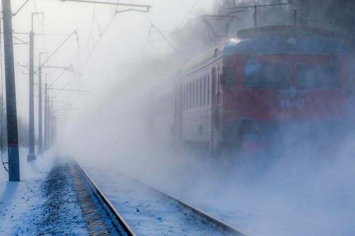 Подольчанам напомнили про безопасность при переходе железной дороги