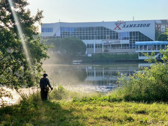 Продолжается благоустройство пляжной зоны в микрорайоне Климовск