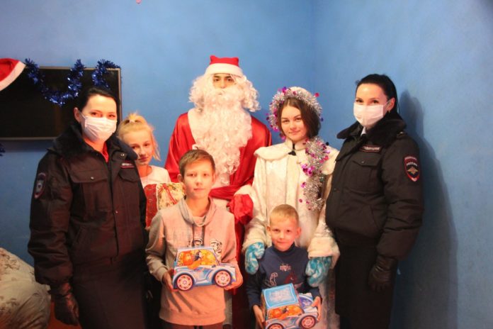 Подольские полицейские присоединились к ежегодной Всероссийской акции «Полицейский Дед Мороз»