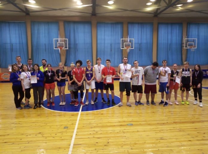 Соревнования по стритболу среди мужских и женских команд состоялись в Подольске