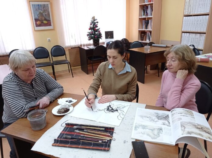 Занятие для любителей китайской живописи прошло в Центральной библиотеке Подольска