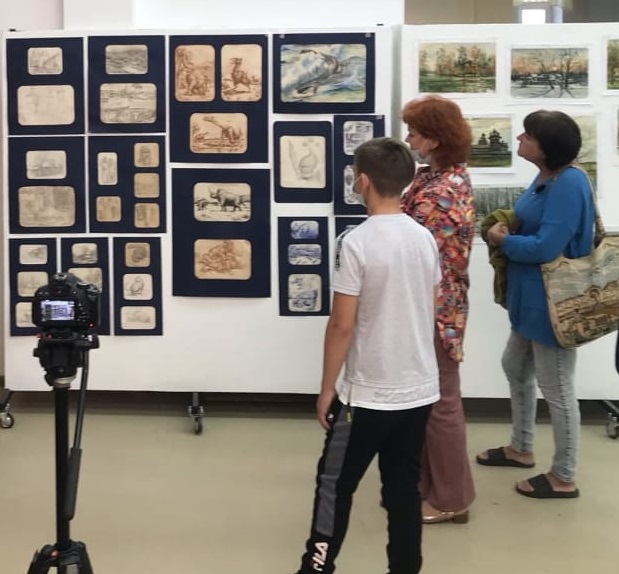 В поселке Львовский открылась выставка произведений подольского художника Владислава Звягинцева