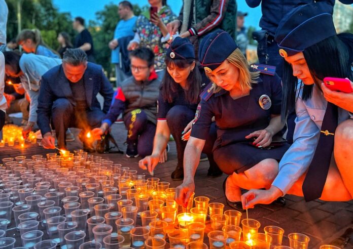 Сотрудники УМВД России по г.о. Подольск присоединились к акции «Свеча памяти»