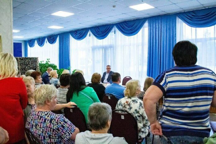 В ДК «Металлург» состоялась встреча с жителями по вопросам жилищно-коммунального хозяйства и благоустройства