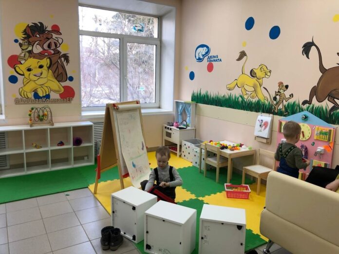 Депутат Московской областной Думы приобрел кулер для питьевой воды в Добрую комнату