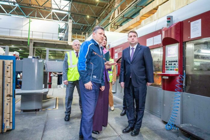 Филиал АО «АРХБУМ» посетил Секретарь местного отделения партии «Единая Россия» Дмитрий Жариков