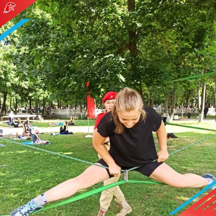 Подольские юнармецы организовали интерактивную площадку по альпинистской подготовке