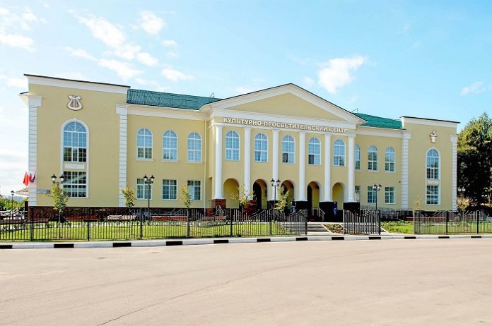 Строительство многоквартирного дома в поселке Дубровицы обсудят с жителями