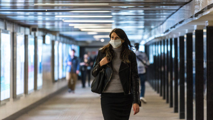 Подольчанам напомнили о правильной утилизации одноразовых масок