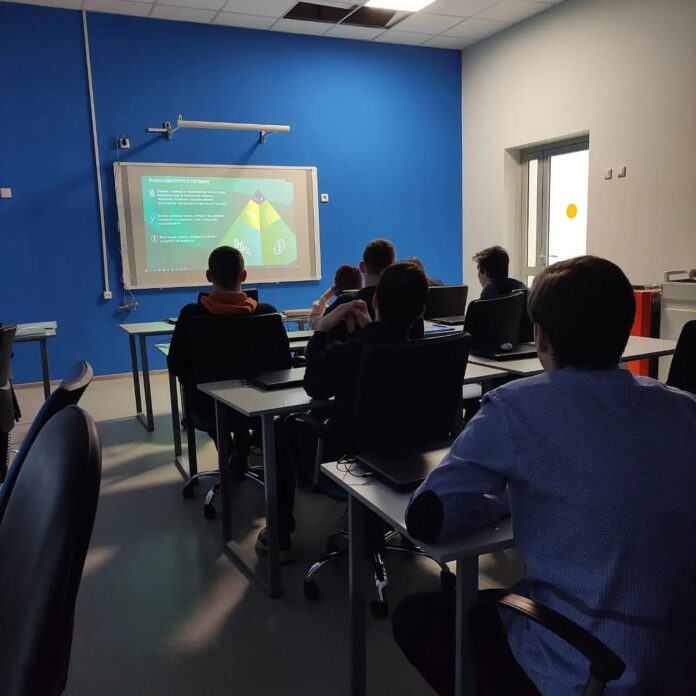 Урок цифры провели для учеников пятой школы в мкр. Климовск