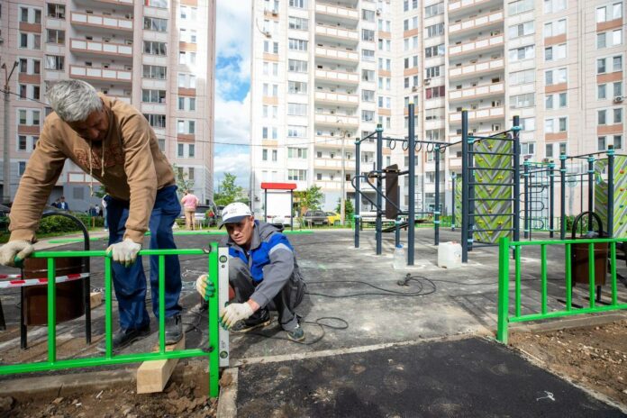 Руководитель округа встретился с жителями дома 1к1 по ул. Юбилейной