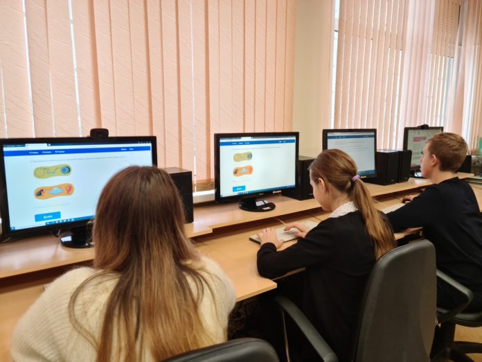 Школьники из Подольска приняли участие в онлайн-олимпиаде «Безопасность дорожного движения»