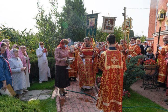 Престольный праздник прошел в храме Воскресения словущего в деревне Сертякино