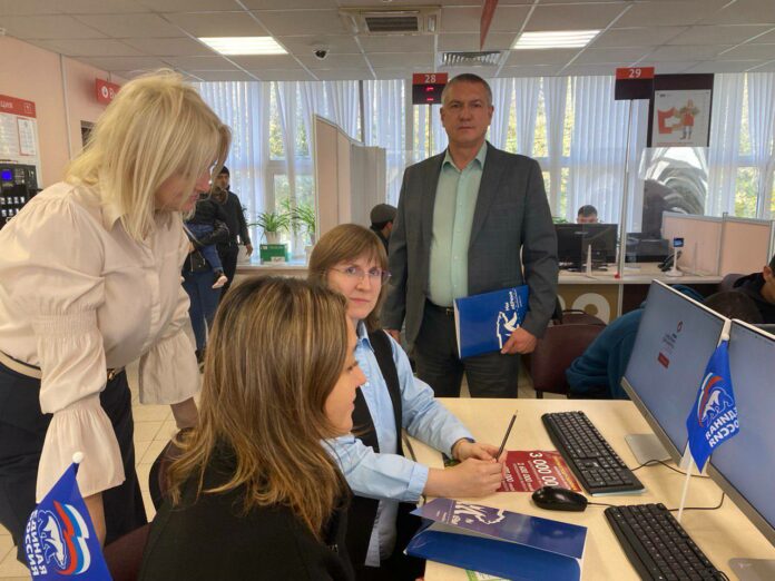 Депутат Сергей Шведков провел урок компьютерной грамотности для подольчан