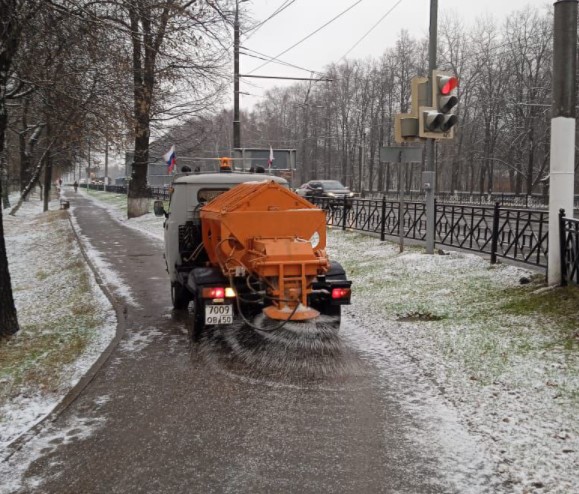 Около 50 единиц техники задействовано в уборке снега