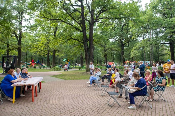 Руководители учреждений здравоохранения провели встречу с жителями микрорайона Климовск