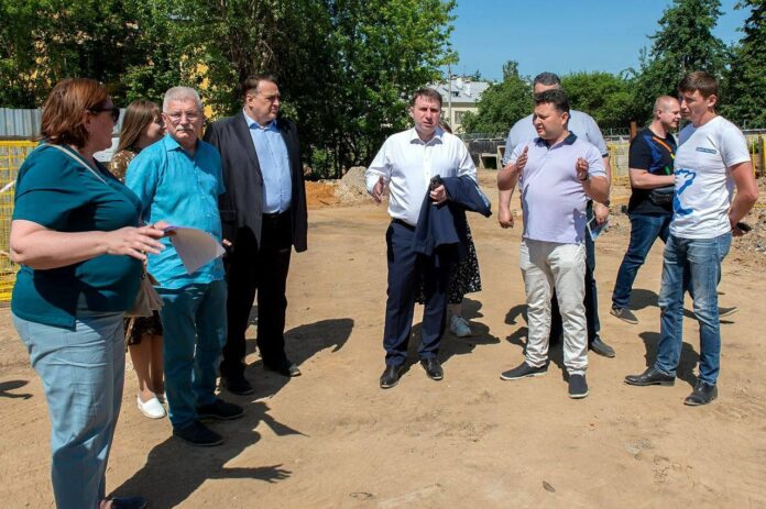 Секретарь местного отделения партии «Единая Россия, глава Г.о. Подольск Дмитрий Жариков проверил ход строительства...