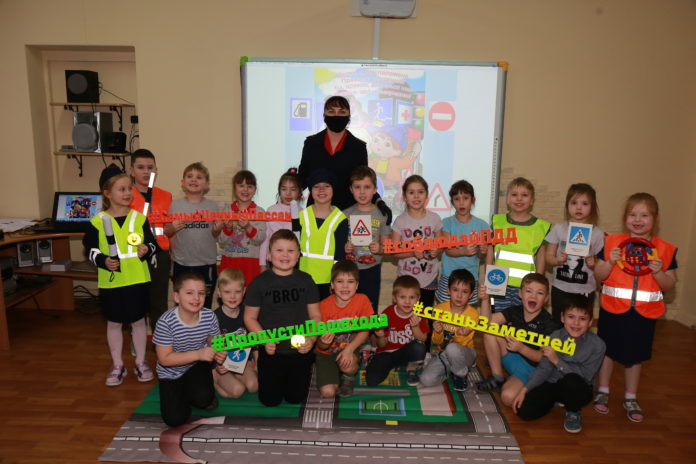 Автоинспекторы Подольска провели тематическую игру для воспитанников детского сада по изучению дорожных правил