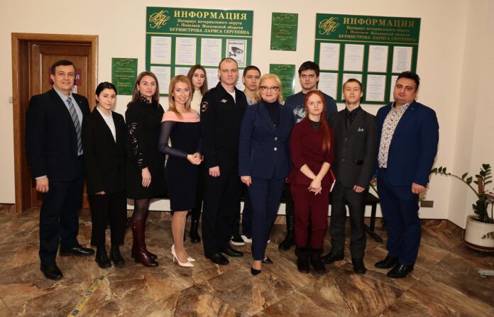 Для участников проекта «Школа молодого юриста» провели практическое занятие с нотариусом в Подольске