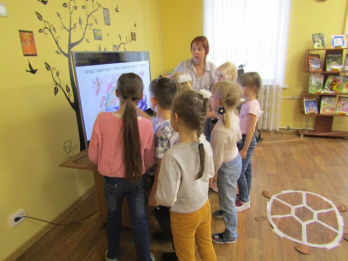 В библиотеке № 11 проходят занятия кружка «Юных путешественников»