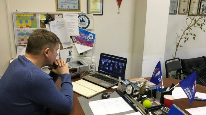 Депутат Совета депутатов Городского округа Подольск принял участие в видеоконференции на которой подвели итоги...