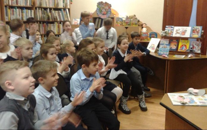 В библиотеке № 25 поселка Дубровицы состоялся познавательный час «Зимушка – зима»