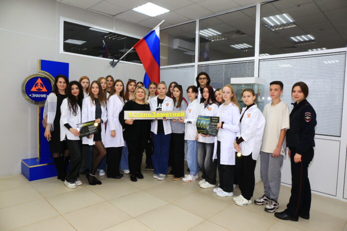 В Подольске сотрудники Госавтоинспекции провели акцию «Засветись! Стань заметнее на дороге!»