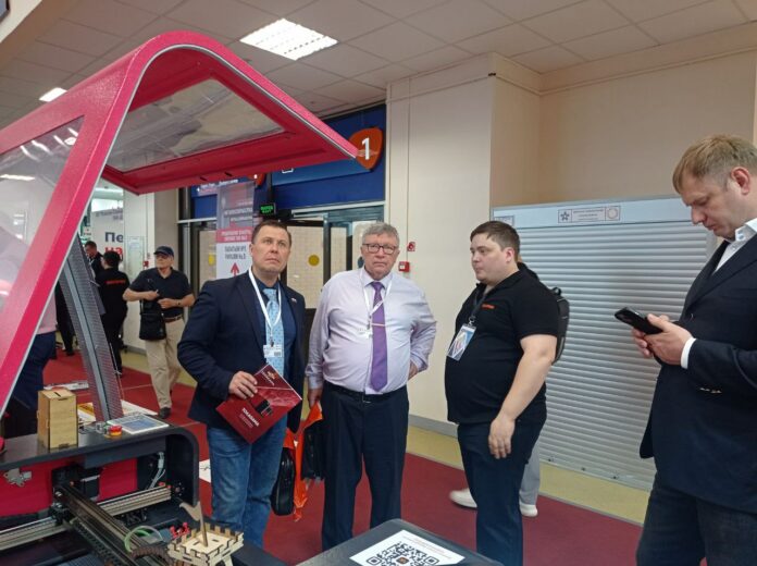 Член фракции «Единая Россия» принял участие в работе 24-й Международной специализированной выставки «Оборудование»