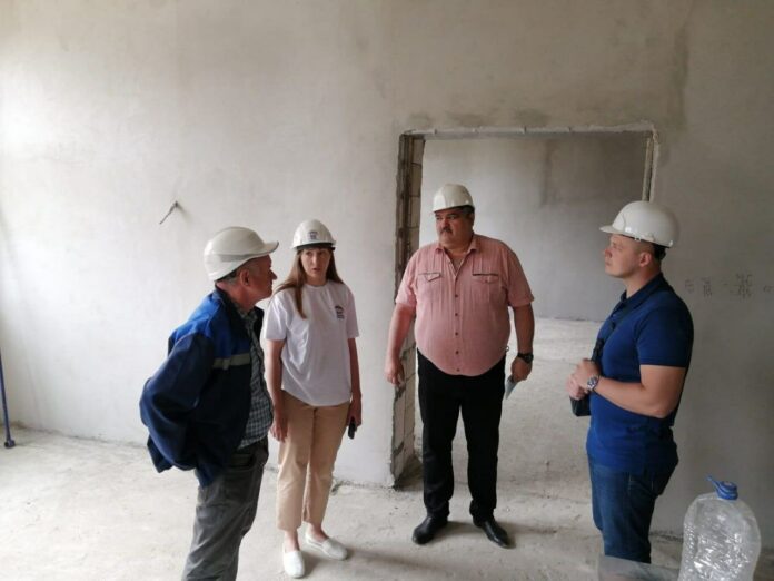 Партийцы проверили ход строительства детского сада на 240 мест на улице Школьная 21А