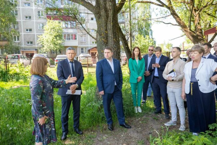 Секретарь местного отделения партии «Единая Россия» приехал на улицу Заводскую по приглашению жителей дома...