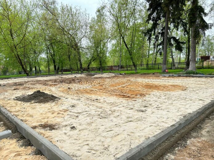 Для новых детских площадок в Подольске готовят основания
