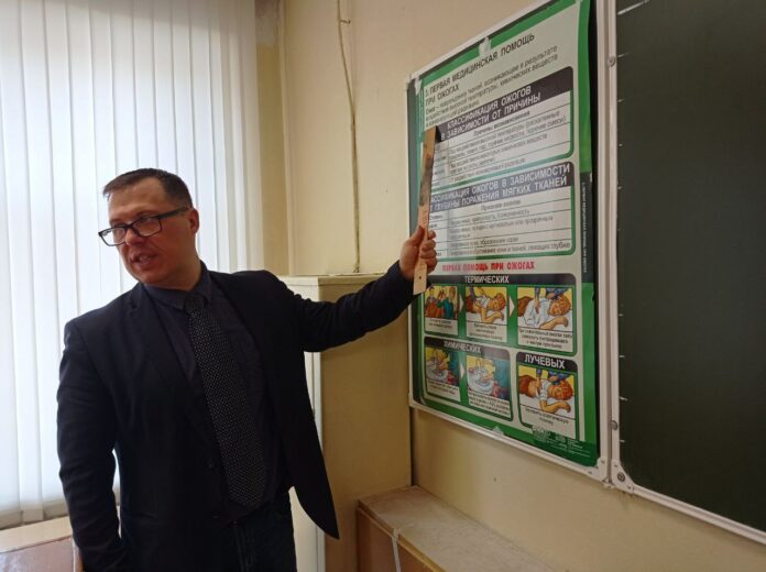 Депутат Совета депутатов провел тематический урок «Транспортная авария и первая медицинская помощь при ожогах»