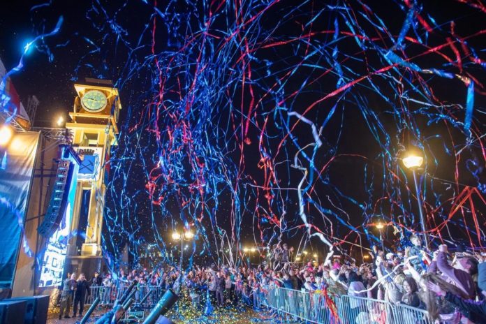 Празднование Дня города завершилось концертом и фейерверком