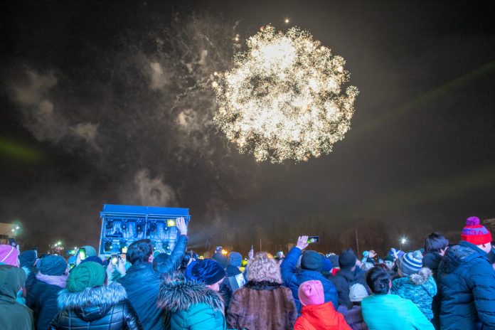 На десяти праздничных уличных площадках подольчане встречали новый год