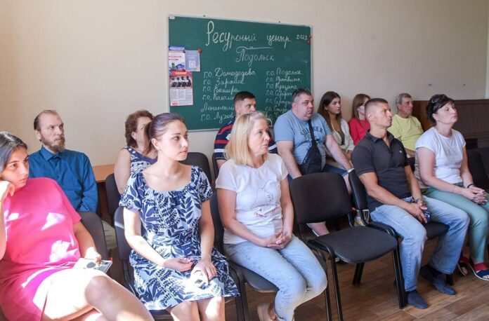 Во Дворце творчества молодежи прошла встреча жителей микрорайона Красная горка с депутатом Горсовета