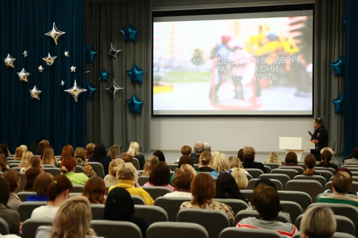 Сотрудники Госавтоинспекции Московской области приняли участие в общегородском родительском собрании