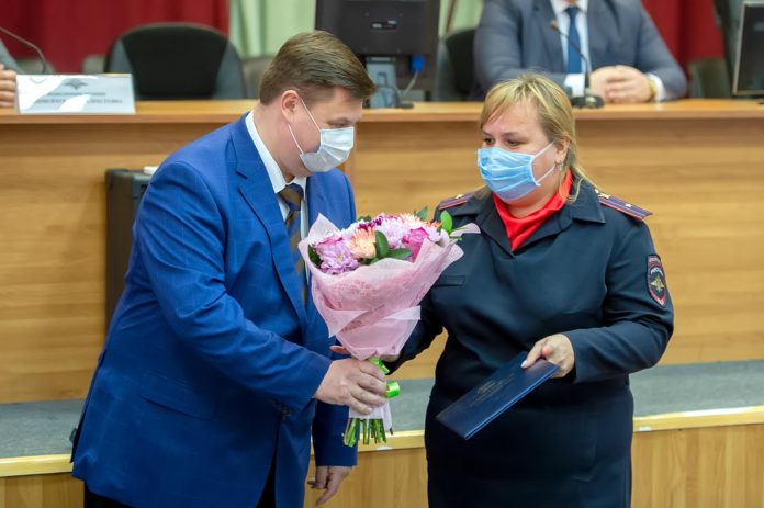 Глава муниципалита Николай Пестов вручил награды подольским сотрудникам органов внутренних дел