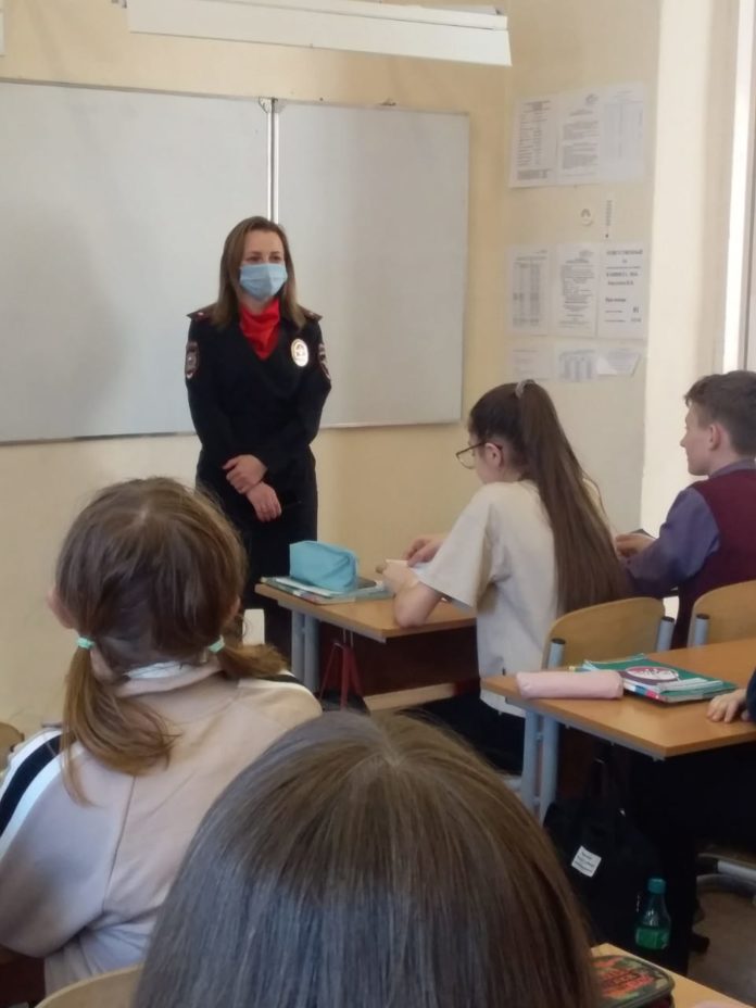 В рамках акции «Дети России» в Подольске полицейские провели беседу со школьниками