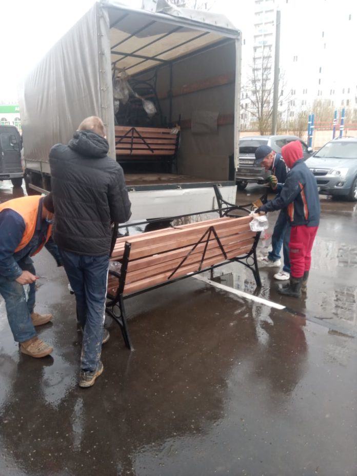 Депутат лично помог в благоустройстве зон отдыха для жителей