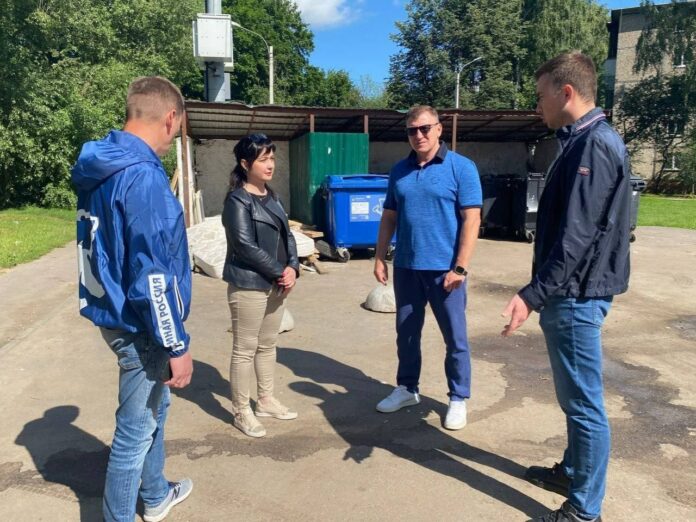 Партийцы провели мониторинг содержания контейнерных площадок