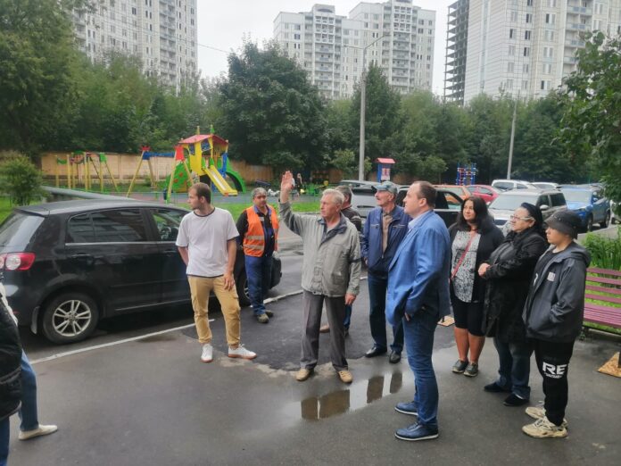 Депутат Горсовета встретился с жителями пос. Кузнечики