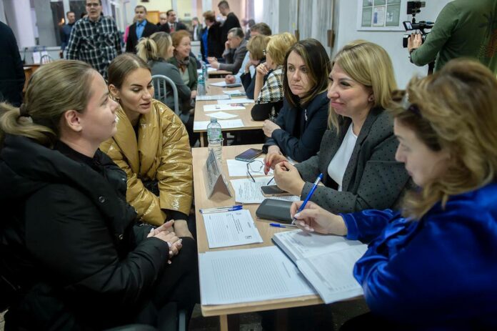 Выездная администрация приняла жителей Силикатной