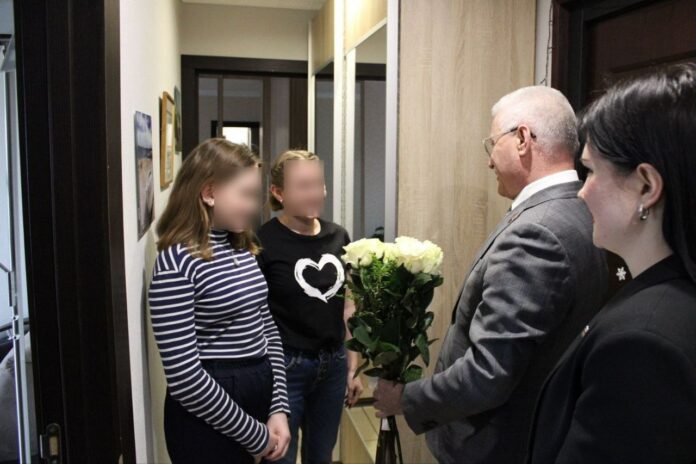 Депутат МОД совместно с руководителем Общественной приемной партии «Единая Россия» навестили и поздравили с...