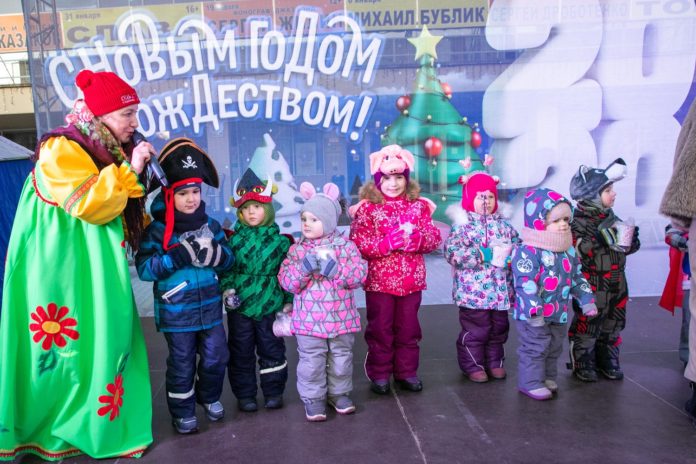 1 января в Подольске прошел фестиваль новогодних персонажей